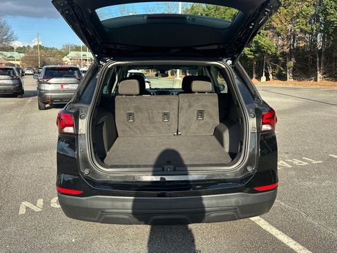 Used 2023 Chevrolet Equinox LS image 18