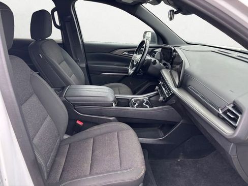 Used 2024 Chevrolet Traverse LS image 15