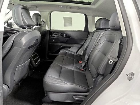 Used 2026 Lincoln Nautilus Premier w/ Equipment Group 102A AWD/4WD image 9