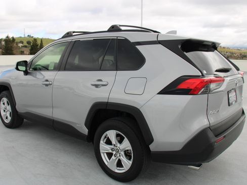Certified 2021 Toyota RAV4 XLE w/ Convenience Package image 5