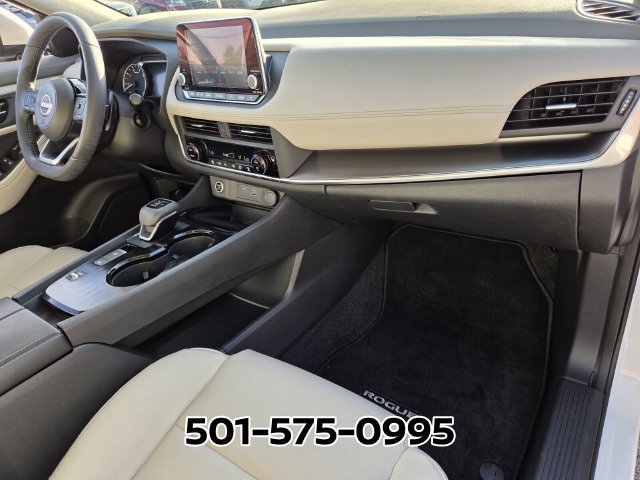 Used 2023 Nissan Rogue SV w/ SV Premium B Package FWD image 19
