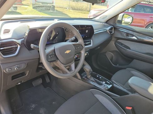 Used 2025 Chevrolet TrailBlazer LT image 13