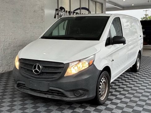 Used 2016 Mercedes-Benz Metris image 1