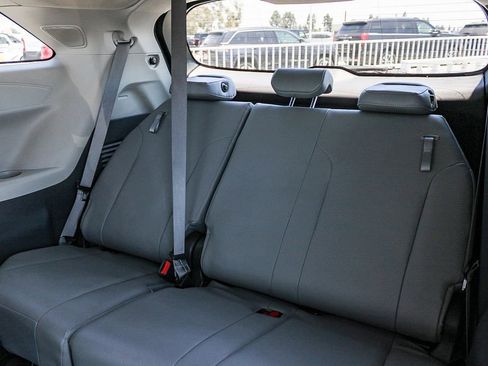 Used 2021 Toyota Sienna XLE w/ XLE Plus Package FWD image 19