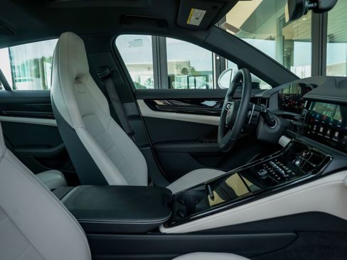 New 2026 Porsche Panamera image 33