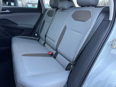 Used 2024 Volkswagen Taos SE image 17