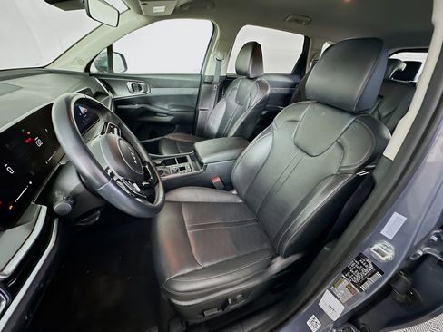Used 2024 Kia Sorento S image 13