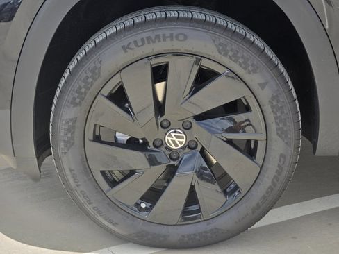 New 2026 Volkswagen Atlas SE FWD image 11