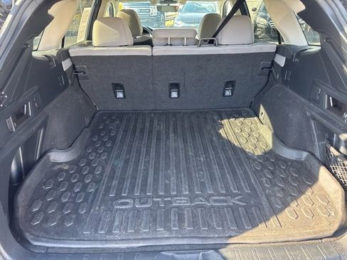 Used 2020 Subaru Outback Premium image 10