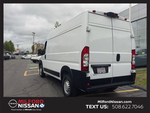 Used 2025 RAM ProMaster 2500 w/ Convenience Group FWD image 3