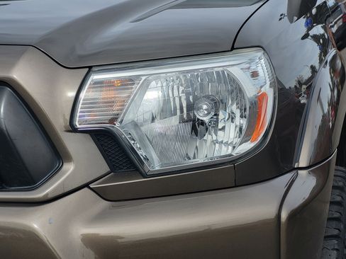 Used 2013 Toyota Tacoma 4x4 Double Cab w/ TRD Sport Pkg image 8