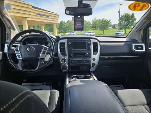 Used 2019 Nissan Titan SV w/ SV Convenience Package AWD/4WD image 13