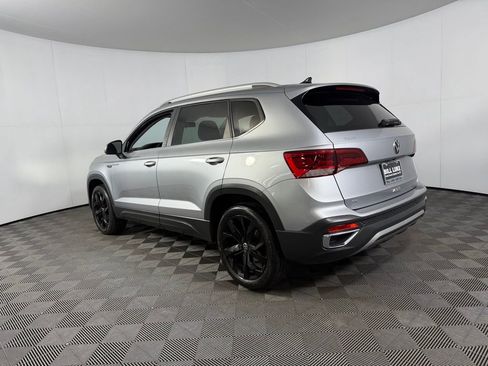 Used 2022 Volkswagen Taos SE w/ Panoramic Sunroof Package image 10