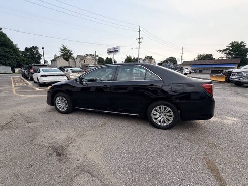 Used 2012 Toyota Camry LE FWD image 25
