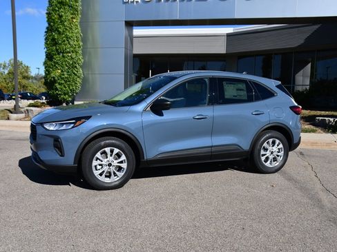 Used 2026 Ford Escape Active w/ Cold Weather Package image 2