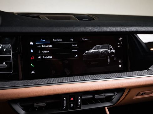 Certified 2026 Porsche Cayenne AWD/4WD image 18