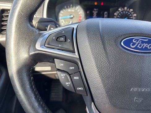 Used 2017 Ford Edge SEL image 25