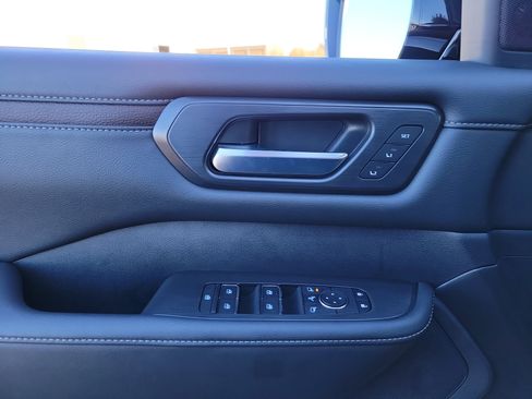 New 2025 Nissan Armada SL w/ Captain's Chari Seat Package image 17