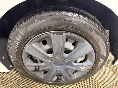Used 2022 Toyota Corolla LE FWD image 19
