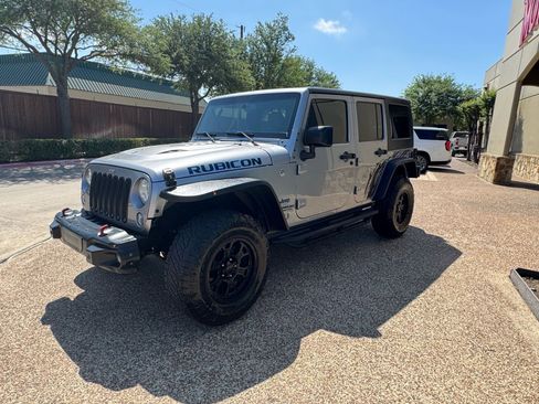 Used 2016 Jeep Wrangler Unlimited Rubicon w/ Connectivity Group image 11