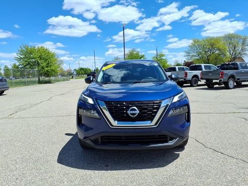 Used 2023 Nissan Rogue S AWD/4WD image 2