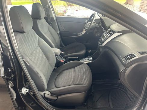 Used 2012 Hyundai Accent SE FWD image 21