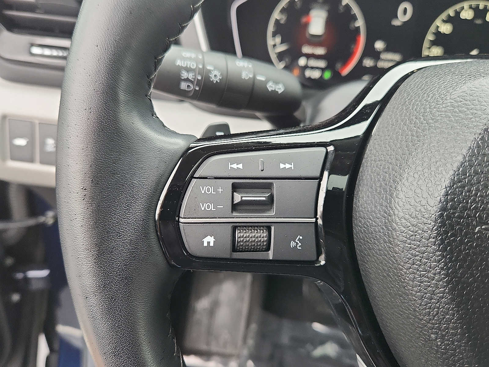 Certified 2025 Honda Pilot Touring image 20