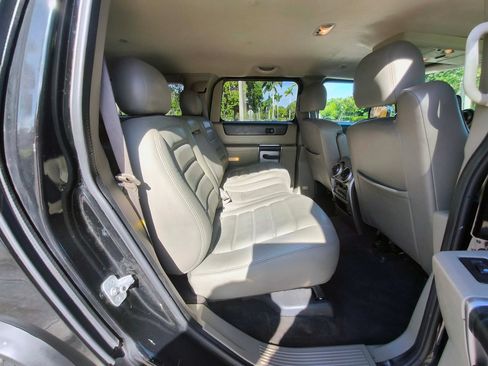 Used 2003 HUMMER H2 w/ Preferred Equipment Group AWD/4WD image 30