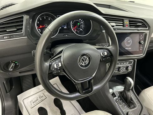 Used 2020 Volkswagen Tiguan SE w/ Panoramic Sunroof Package AWD/4WD image 4