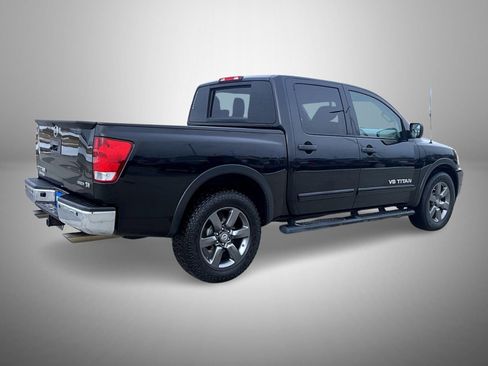 Used 2015 Nissan Titan SV w/ SV Value Truck Package image 5