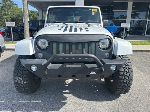 Used 2017 Jeep Wrangler Unlimited Sahara w/ Max Tow Package AWD/4WD image 2