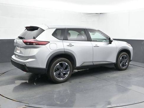 Used 2025 Nissan Rogue SV FWD image 3