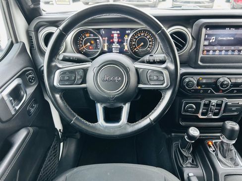 Used 2020 Jeep Wrangler Unlimited Sahara image 9