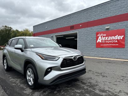 Used 2024 Toyota Highlander LE