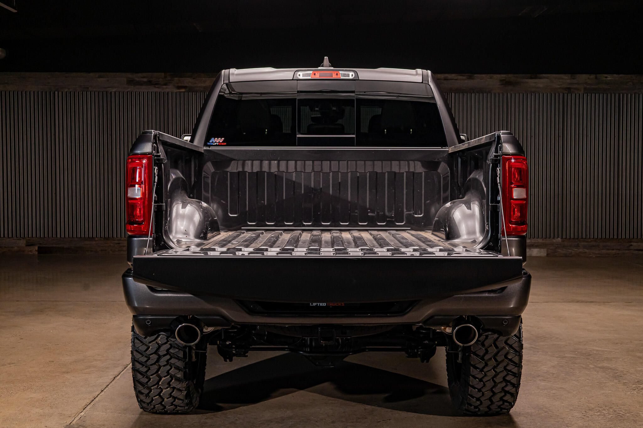 Used 2025 RAM 1500 Laramie w/ Sport Appearance Package AWD/4WD image 9