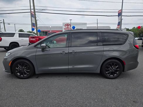 Used 2021 Chrysler Pacifica Touring w/ S Appearance Package FWD image 4
