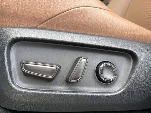 Used 2025 Toyota 4Runner Limited image 11