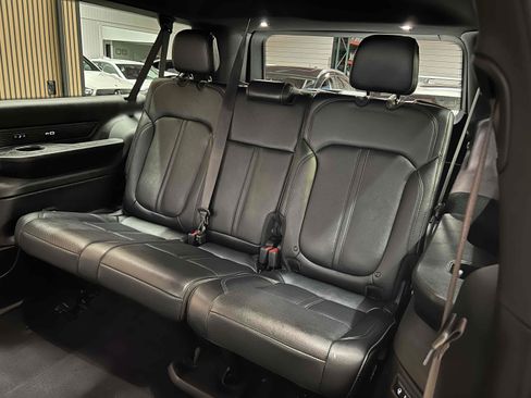 Used 2024 Jeep Wagoneer L Series II RWD image 3