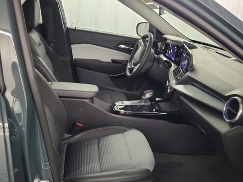 Used 2025 Chevrolet Trax LT w/ Driver Confidence Package FWD image 3