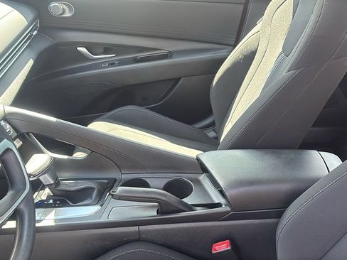 Used 2023 Hyundai Elantra SEL FWD image 25