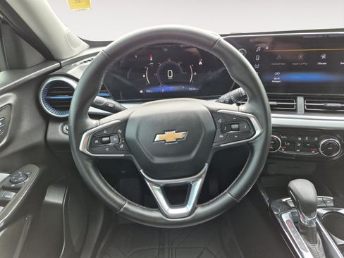 Used 2024 Chevrolet Trax LT w/ Driver Confidence Package FWD image 13
