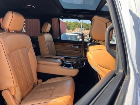 Used 2022 Jeep Grand Wagoneer Series III w/ Rear Seat Video Group 1 AWD/4WD image 39