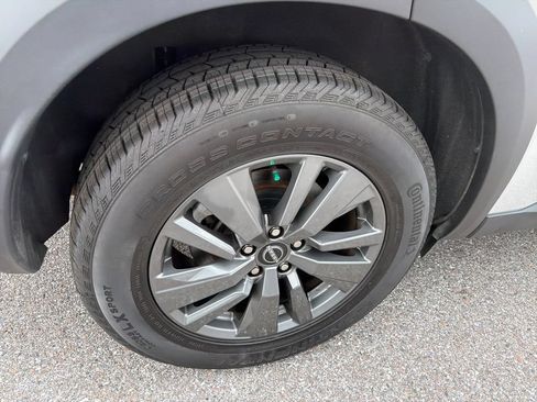 Used 2024 Nissan Pathfinder SV FWD image 47