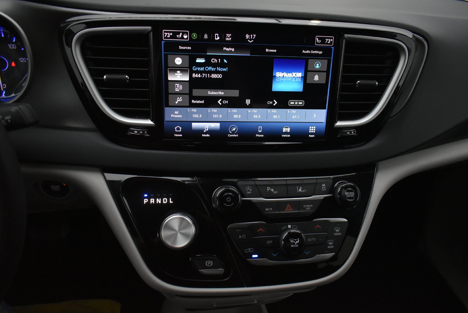 Used 2024 Chrysler Pacifica Touring-L FWD image 24