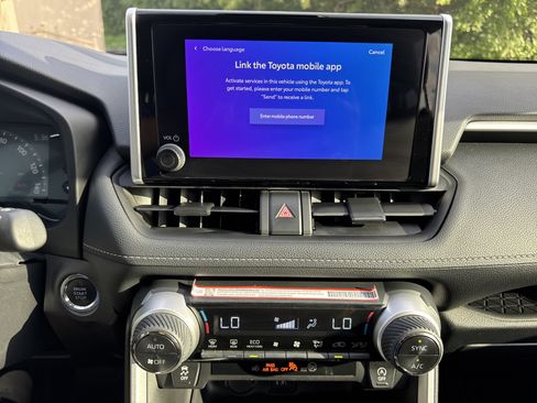Used 2024 Toyota RAV4 XLE FWD image 19