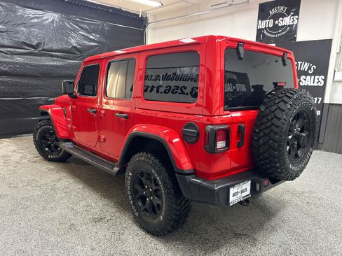 Used 2021 Jeep Wrangler Unlimited Sahara w/ Uconnect 4C Nav & Sound Group image 4