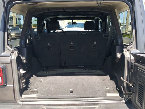 Used 2018 Jeep Wrangler Unlimited Sport S image 13