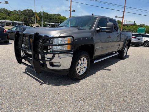 Used 2014 Chevrolet Silverado 2500 LT w/ Interior Plus Package AWD/4WD image 14