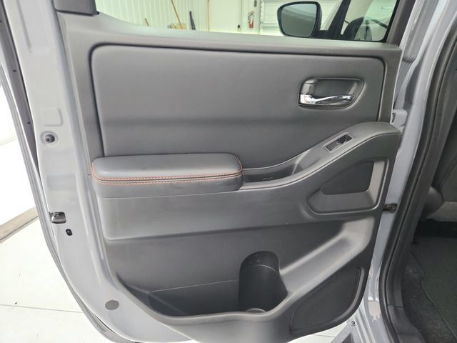 Used 2025 Nissan Frontier PRO-4X AWD/4WD image 33