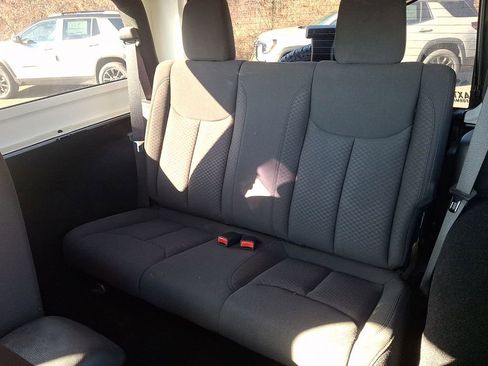 Used 2018 Jeep Wrangler Sport image 10